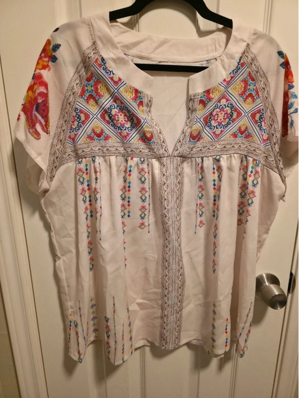 Woman's 2X top embroidered print